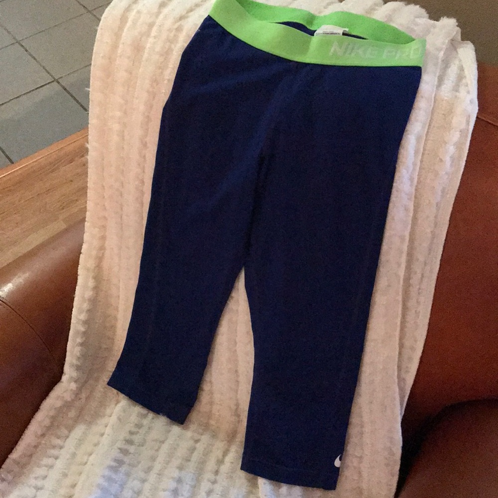 Women’s Nike Pro Navy Workout Capri - Size SM